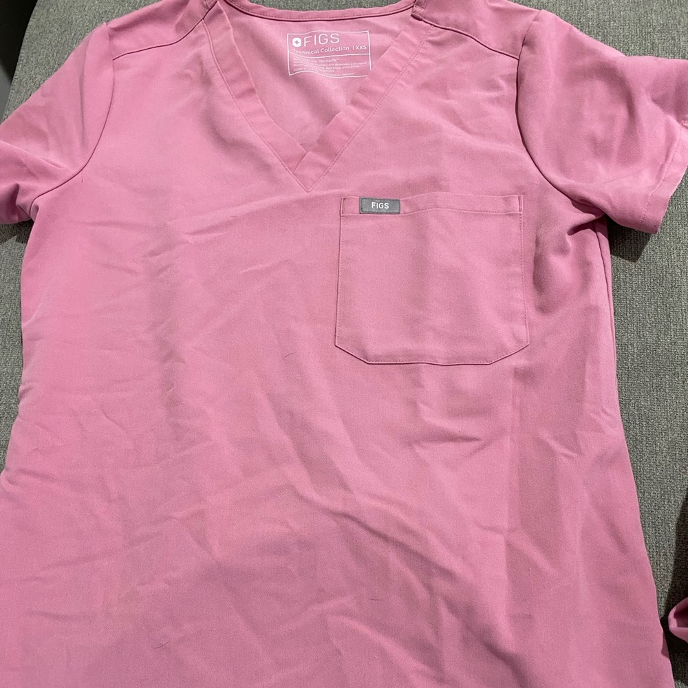 CHALK PINK ONE POCKET FIGS TOP